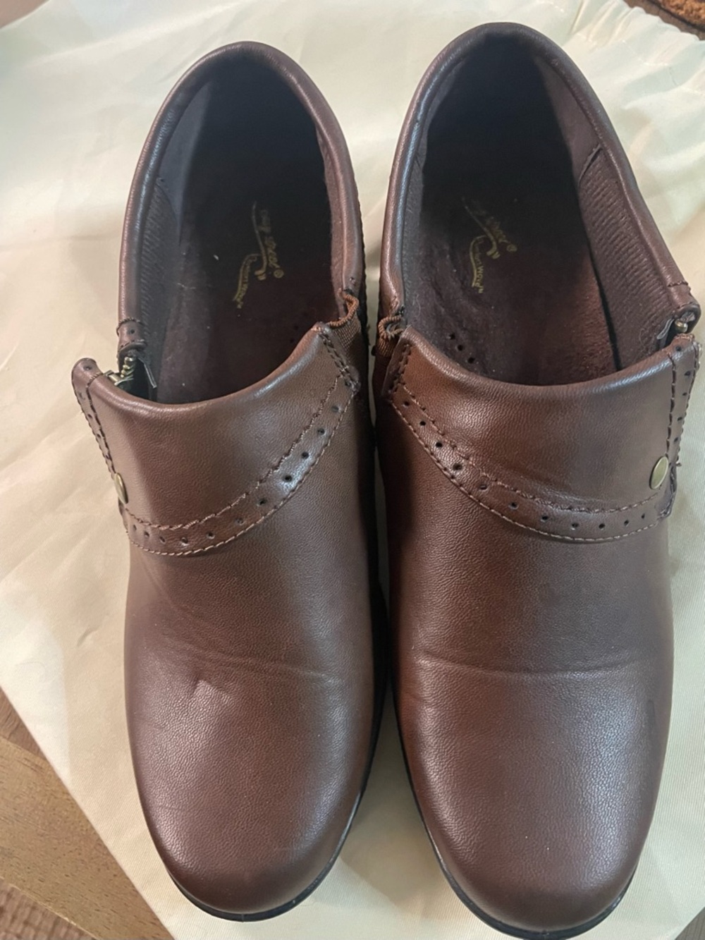Easy Street Womens Comfort Wave Shooties Brown 9M